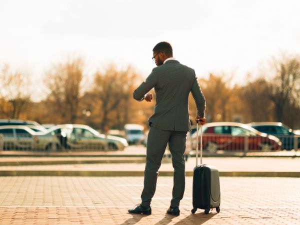 Victoria Falls Car Hire Guide for Tourists Choosing Between Airport and City Centre Options