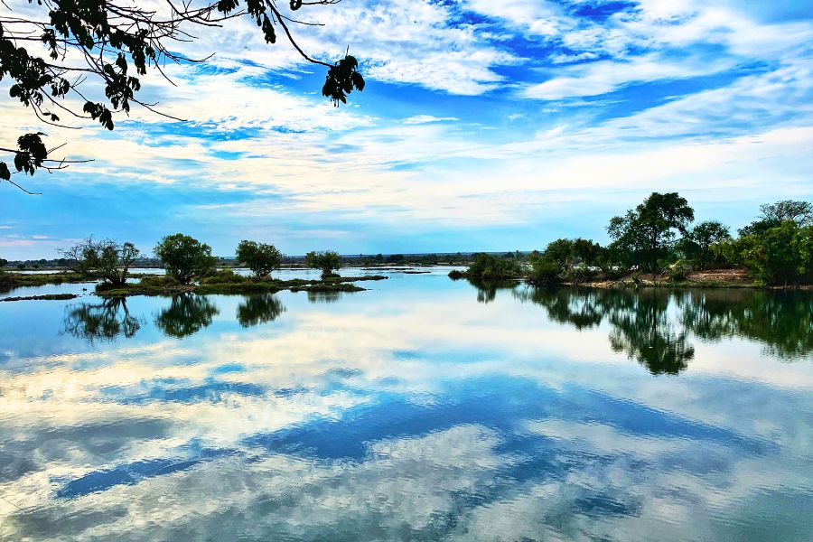 Tourist Experiences on the Zambezi River with the Best Car-Friendly Stops to Visit