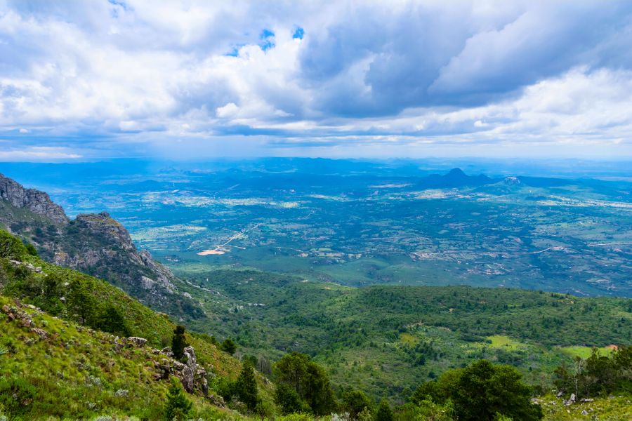 A Tourist’s Guide to Zimbabwe’s Best Outdoor Experiences and How to Reach Them by Car